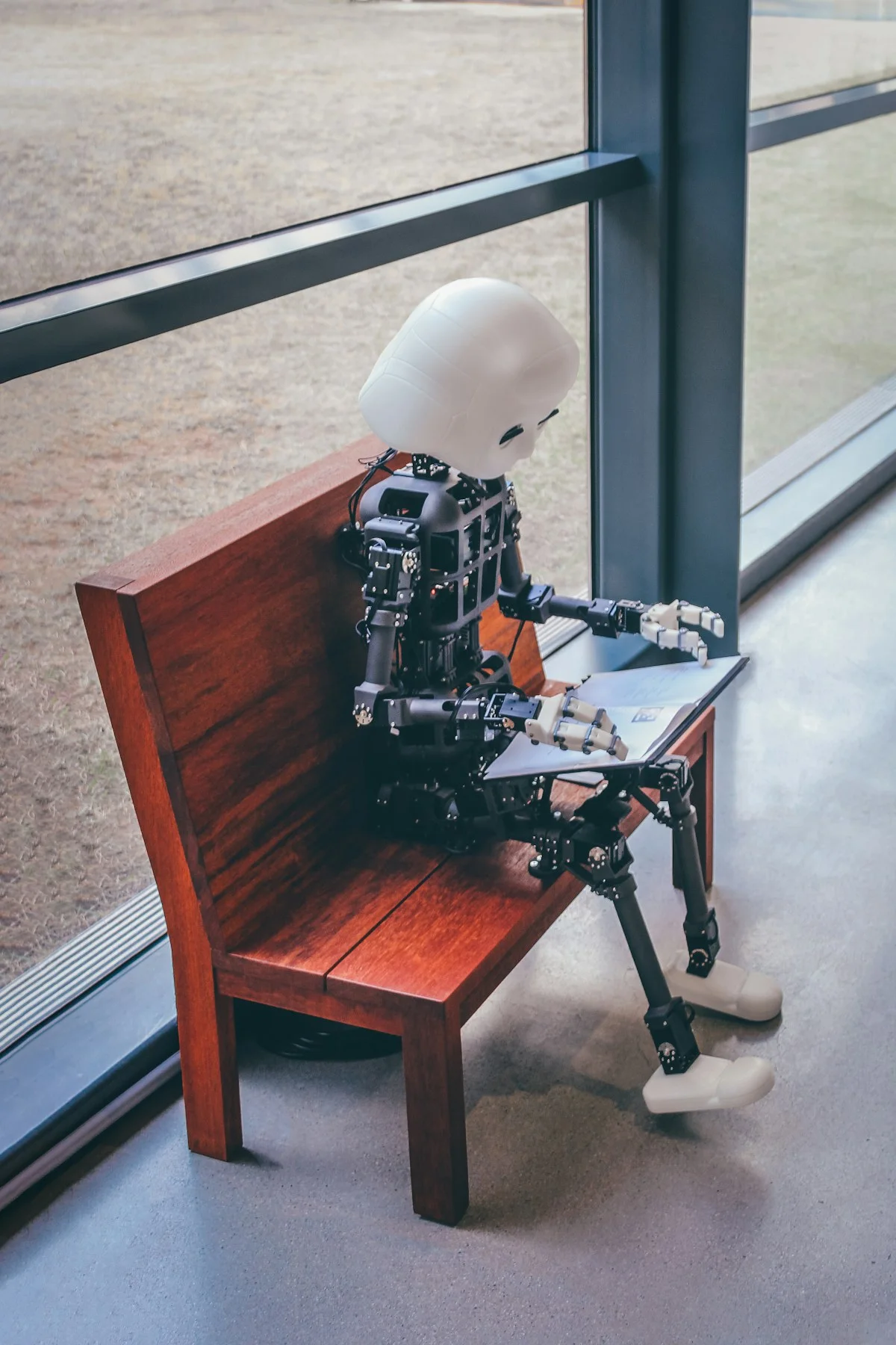 Kleiner Roboter als Symbolbild für künstliche Intelligenz